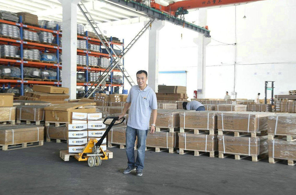 Crop lifters for combine harvester